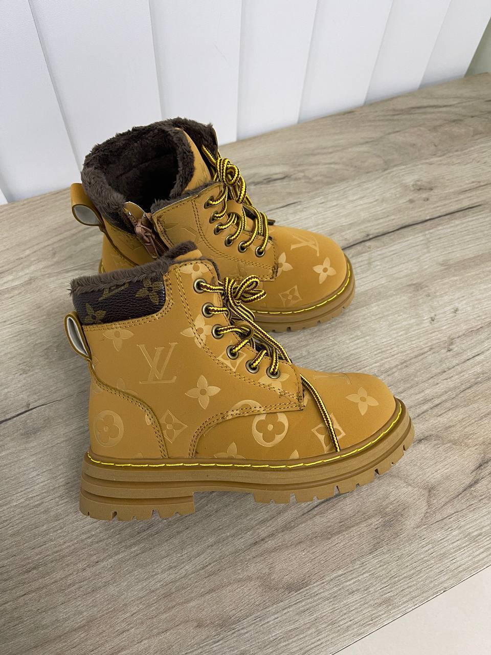 Демисезонные ботинки из кожи и текстиля Louis Vuitton BP-24152 Демисезонные ботинки из кожи и текстиля Louis Vuitton BP-24152