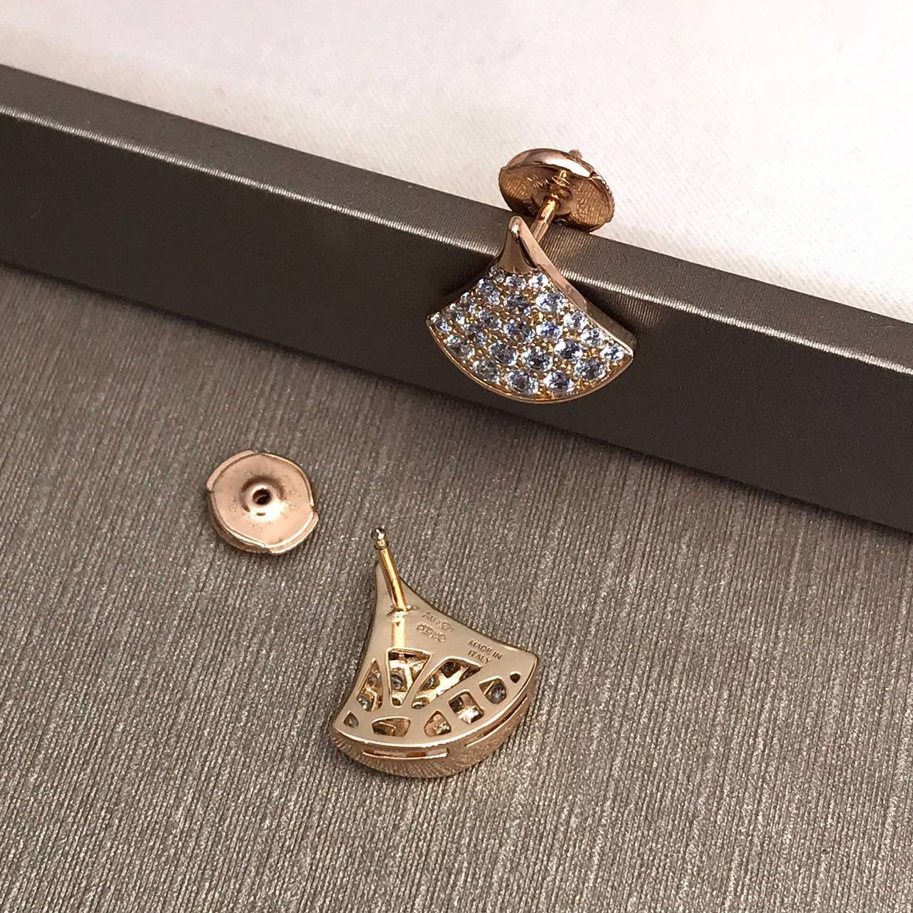 Трендовые серьги Bvlgari BP-25740 Трендовые серьги Bvlgari BP-25740