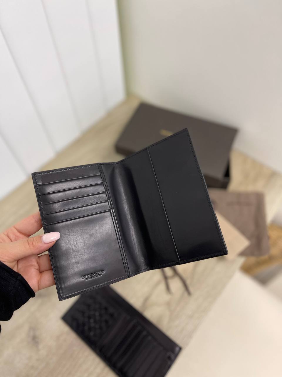 Черная обложка на паспорт Bottega Veneta BP-28415 Черная обложка на паспорт Bottega Veneta BP-28415