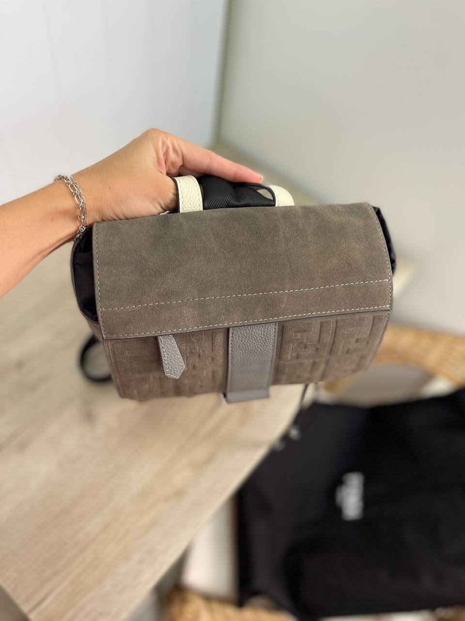 Элитный рюкзак Fendi 39*22 см BP-18383 Элитный рюкзак Fendi 39*22 см BP-18383