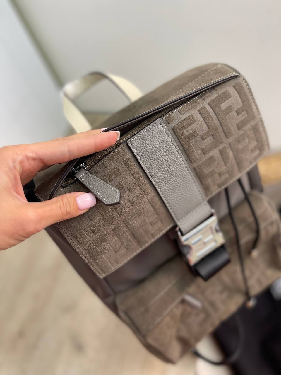 Элитный рюкзак Fendi 39*22 см BP-18383 Элитный рюкзак Fendi 39*22 см BP-18383