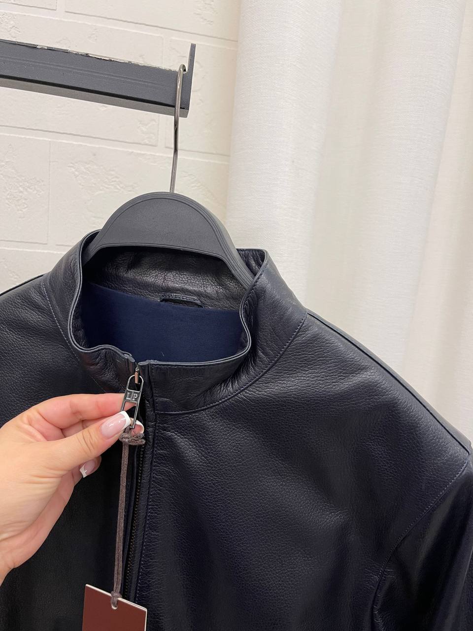 Стильная кожаная куртка Loro Piana BP-45785 Стильная кожаная куртка Loro Piana BP-45785