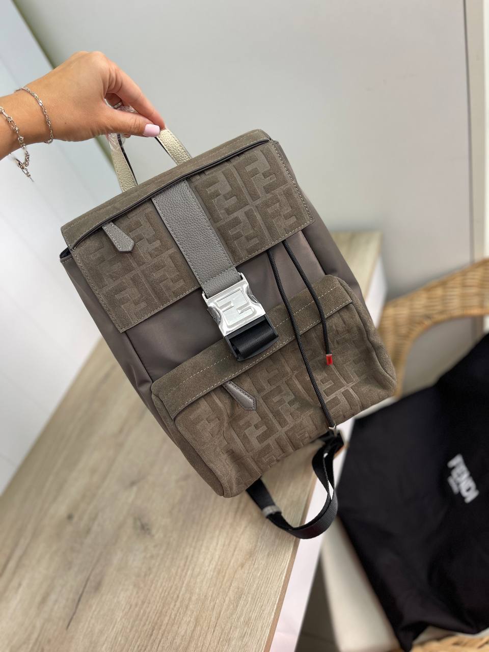 Элитный рюкзак Fendi 39*22 см BP-18383 Элитный рюкзак Fendi 39*22 см BP-18383