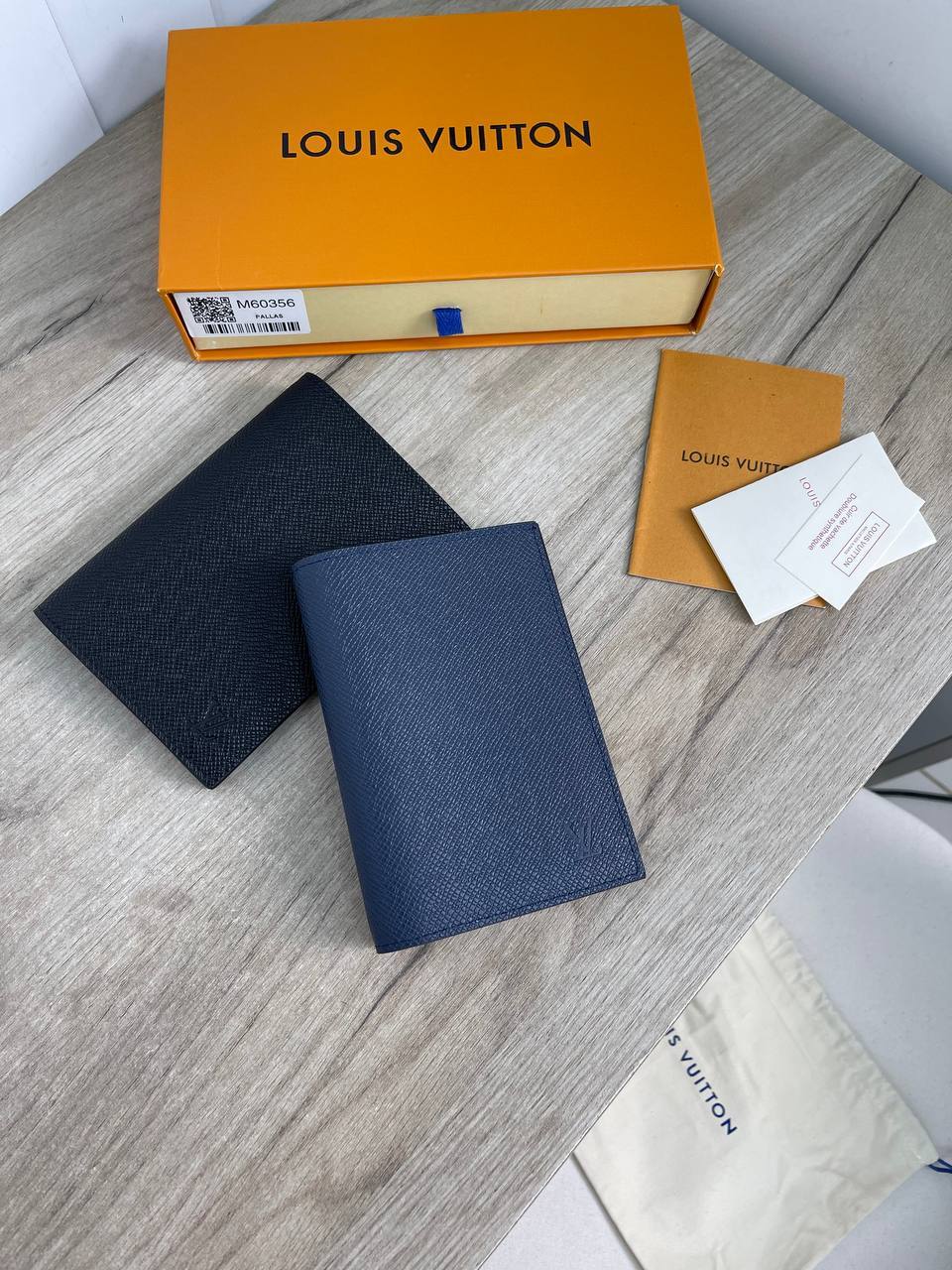 Обложка на паспорт темно-синяя Louis Vuitton BP-18134 Обложка на паспорт темно-синяя Louis Vuitton BP-18134