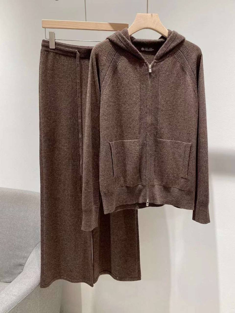 Женский костюм повседневный Loro Piana BP-38823 Женский костюм повседневный Loro Piana BP-38823