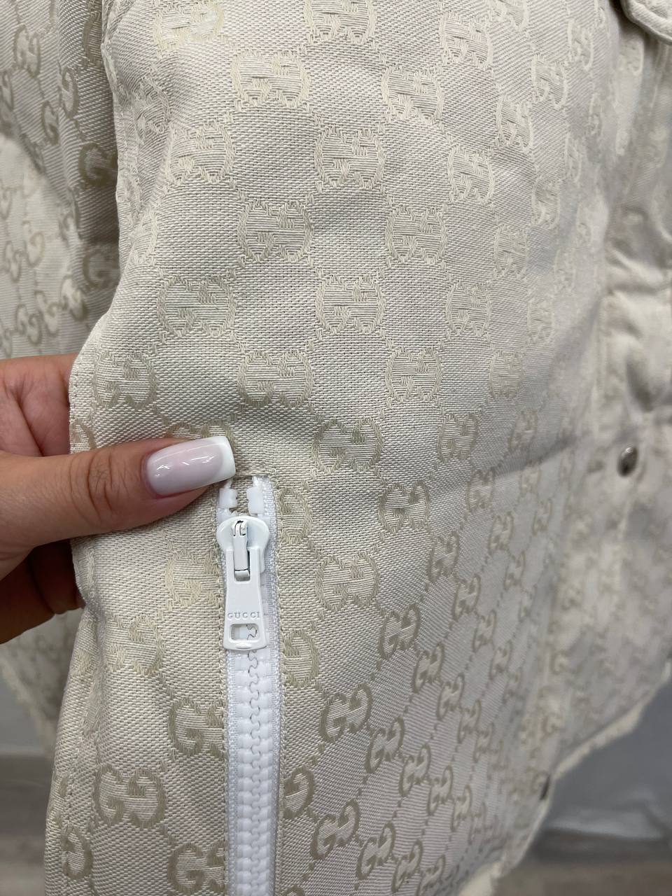 Пуховик Gucci BP-38907 трендовый Пуховик Gucci BP-38907 трендовый