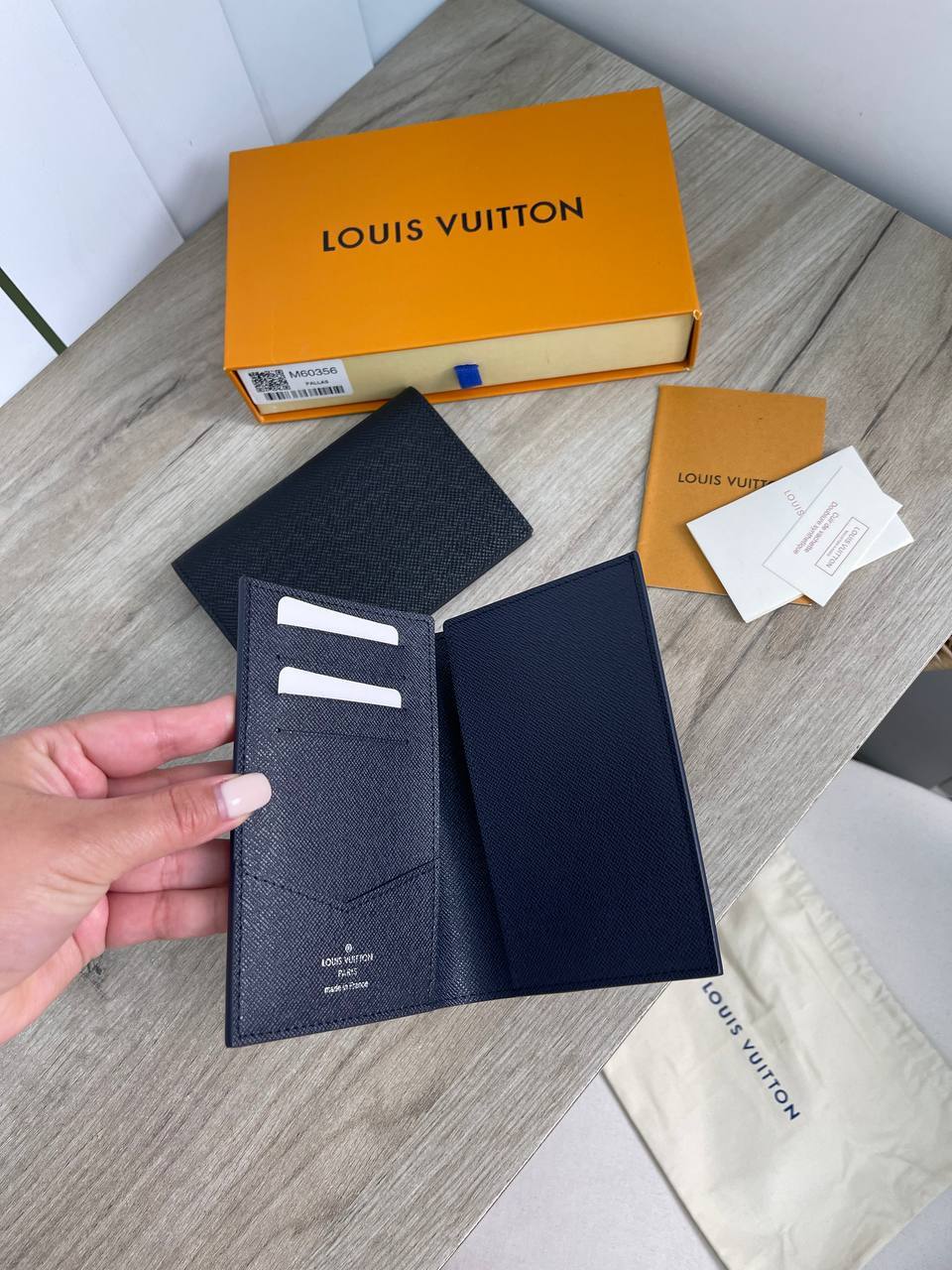 Обложка на паспорт темно-синяя Louis Vuitton BP-18134 Обложка на паспорт темно-синяя Louis Vuitton BP-18134