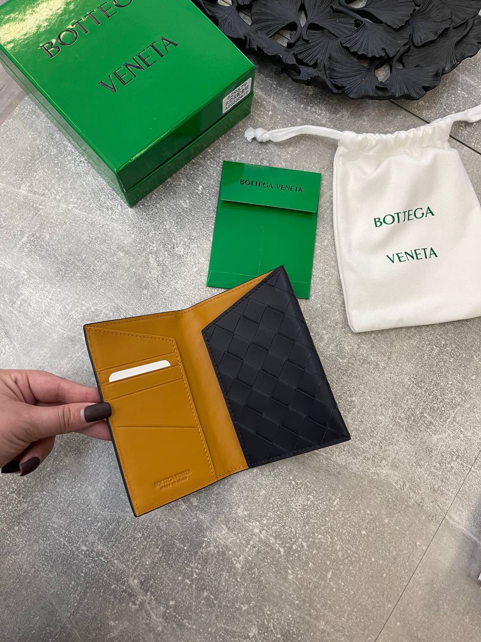 Элегантная обложка Bottega Veneta для паспорта BP-42067 Элегантная обложка Bottega Veneta для паспорта BP-42067