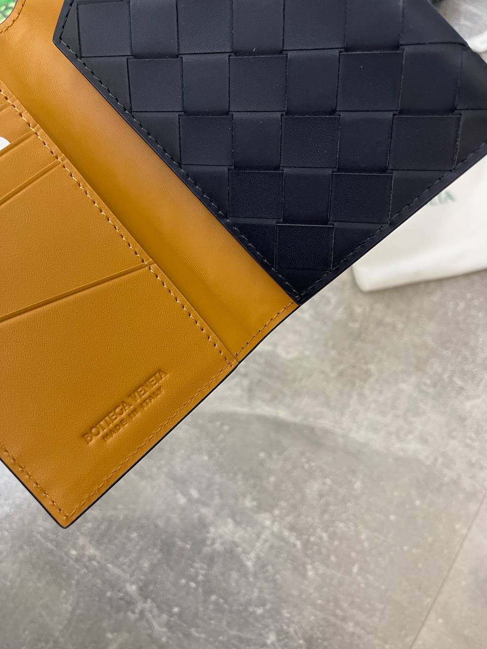 Элегантная обложка Bottega Veneta для паспорта BP-42067 Элегантная обложка Bottega Veneta для паспорта BP-42067