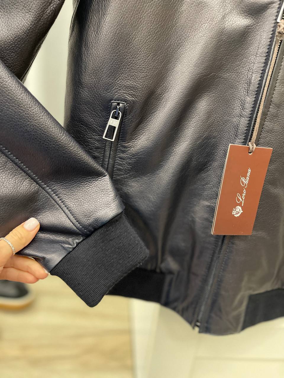 Куртка кожаная для стильного образа Loro Piana BP-45782 Куртка кожаная для стильного образа Loro Piana BP-45782