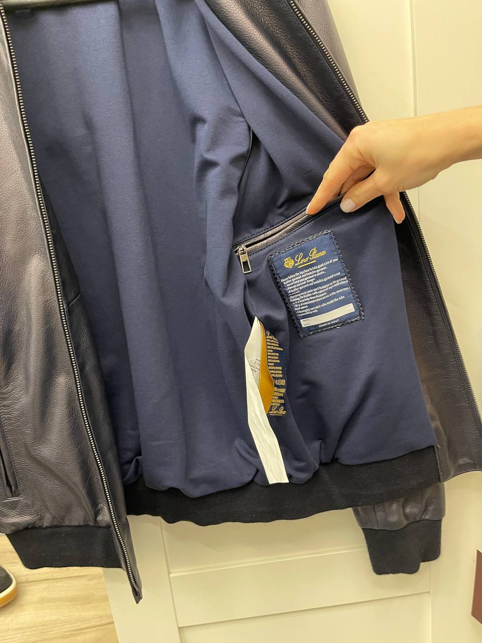 Куртка кожаная для стильного образа Loro Piana BP-45782 Куртка кожаная для стильного образа Loro Piana BP-45782