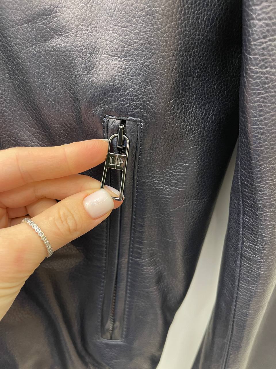 Куртка кожаная для стильного образа Loro Piana BP-45782 Куртка кожаная для стильного образа Loro Piana BP-45782