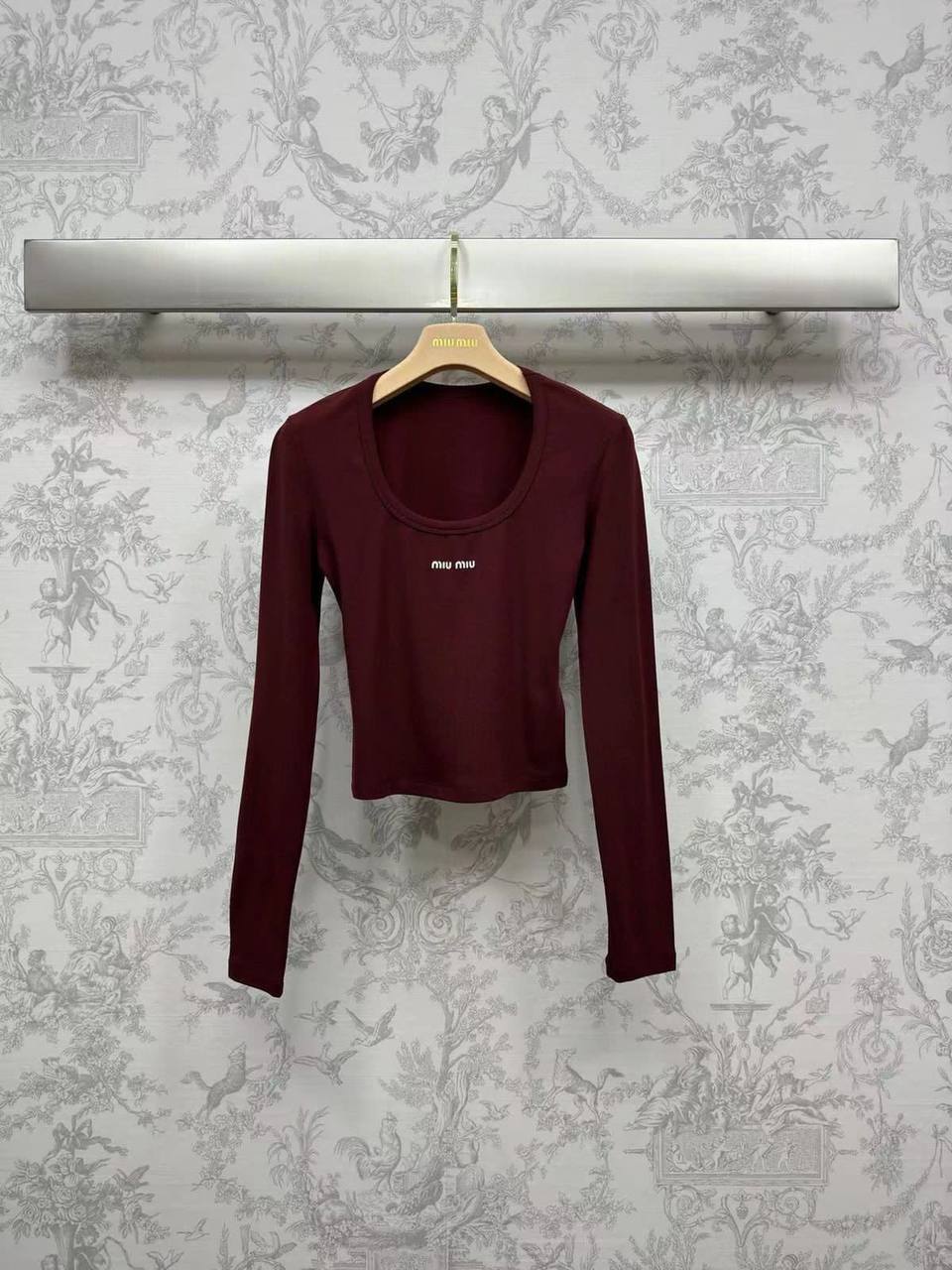 Miu Miu BP-44800 трендовый лонгслив Miu Miu BP-44800 трендовый лонгслив
