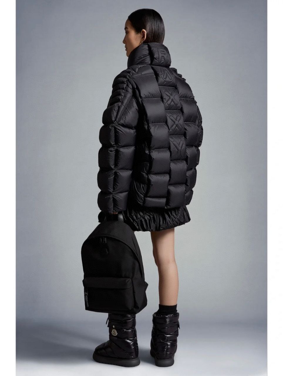 Дизайнерский пуховик с рельефным текстом черный Moncler BP-245784 Дизайнерский пуховик с рельефным текстом черный Moncler BP-245784