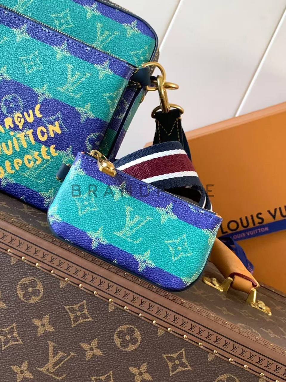 Клатч из вощенной канвы Louis Vuitton BPLUX13193