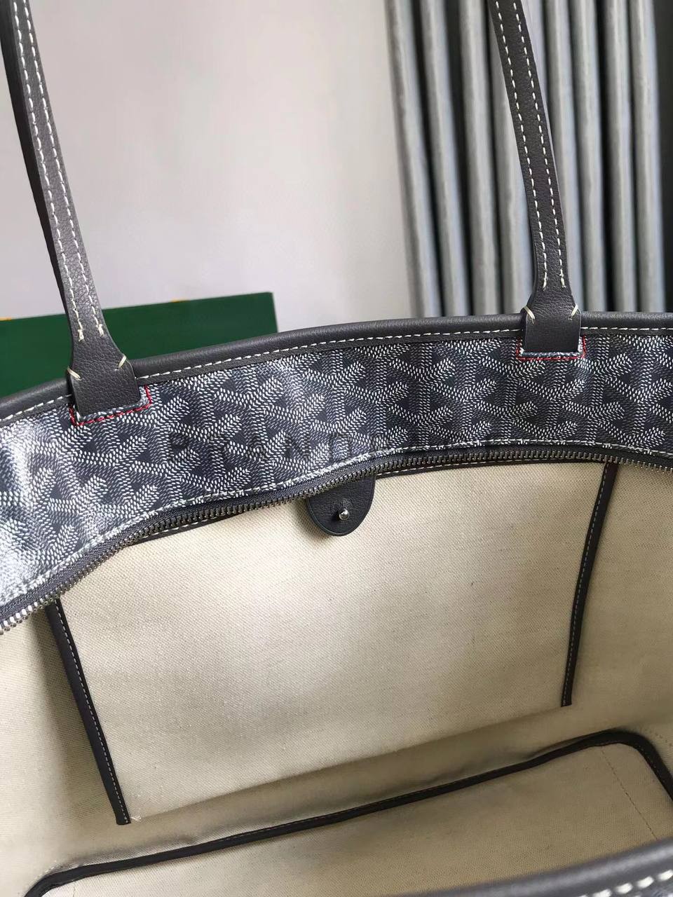 Сумка из кожи Goyard Artois MM BPLUX12499 Сумка из кожи Goyard Artois MM BPLUX12499