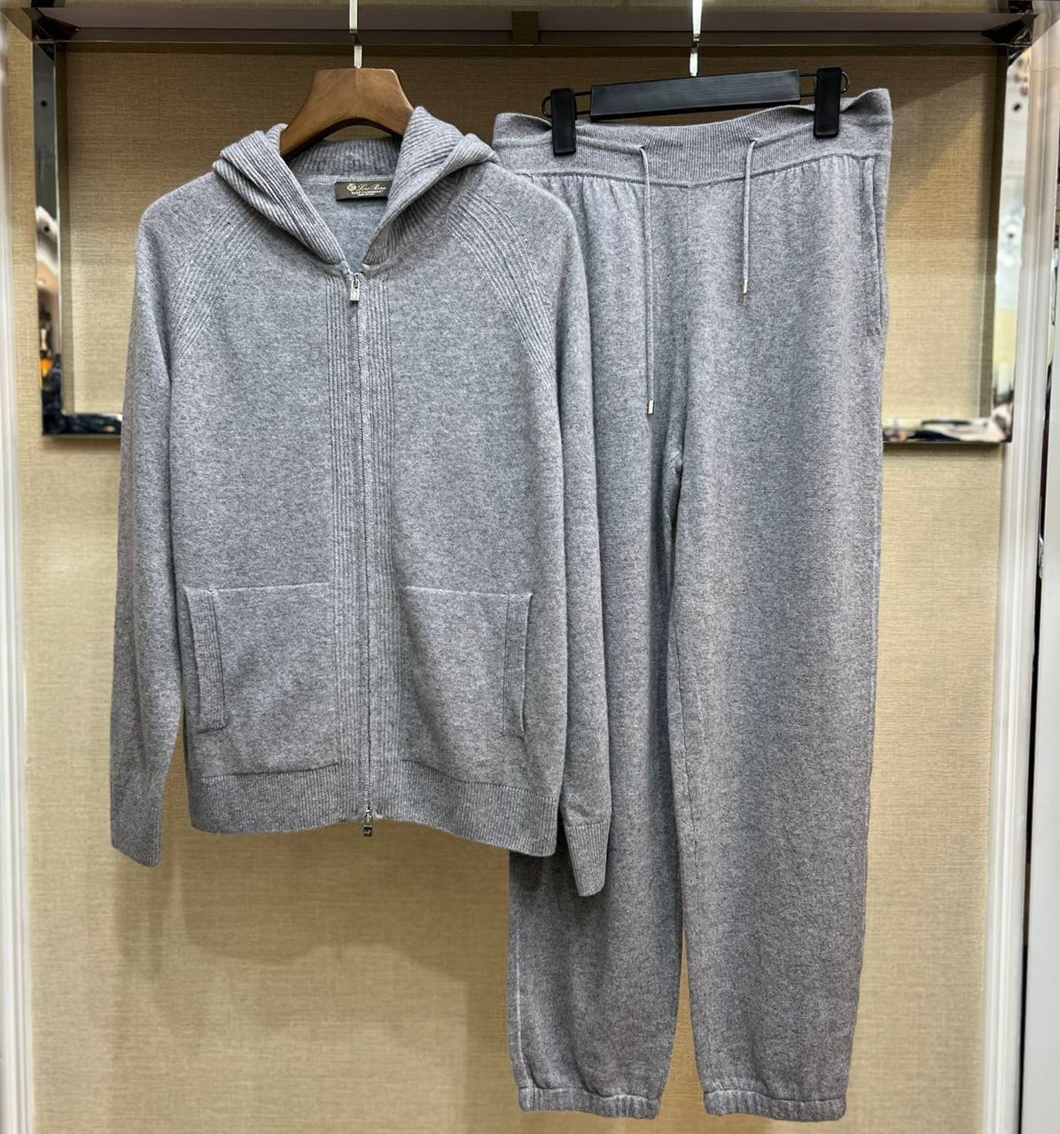 Повседневный костюм женский Loro Piana BP-19843 Повседневный костюм женский Loro Piana BP-19843