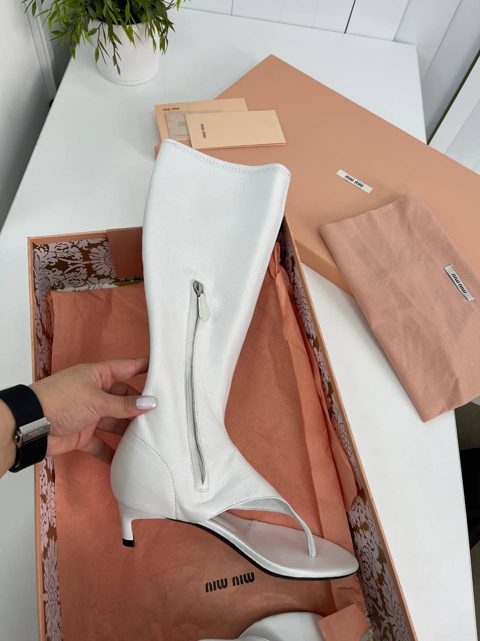 Сапоги-стринги Miu Miu из эластичной кожи наппа BP-33419 Сапоги-стринги Miu Miu из эластичной кожи наппа BP-33419