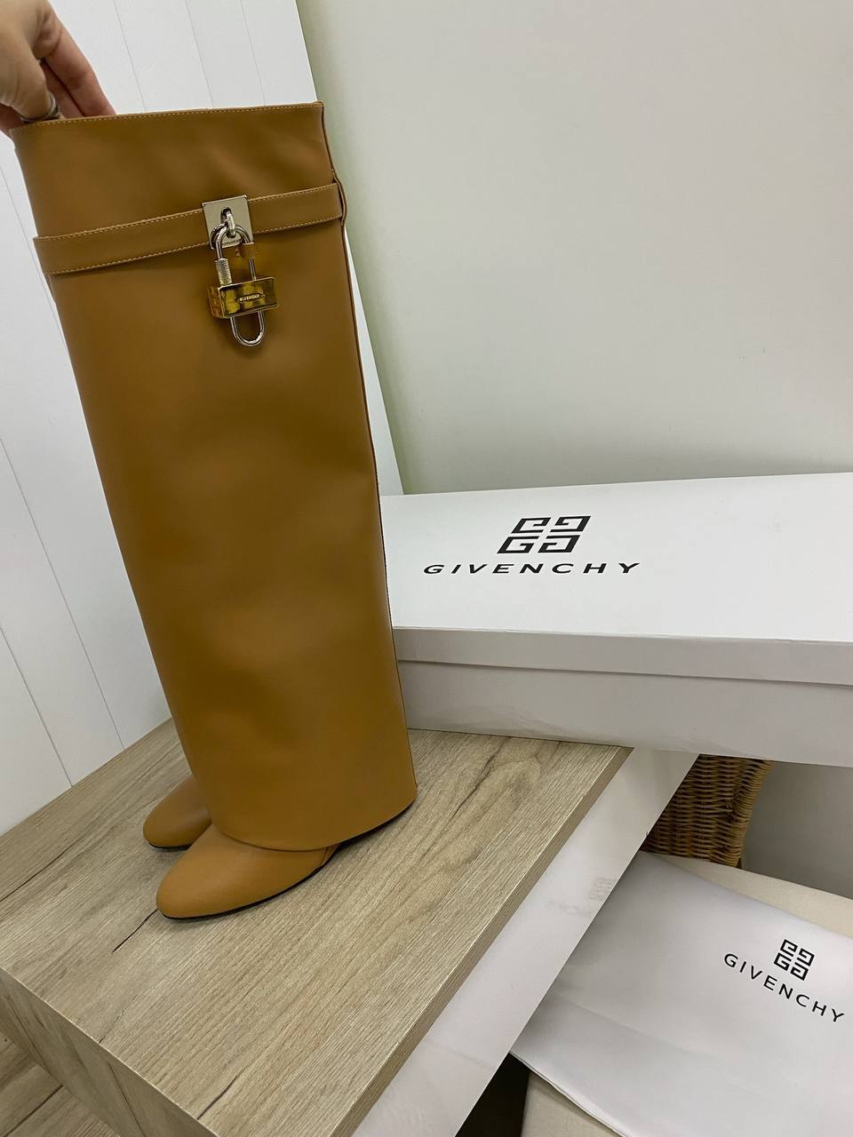 Трендовые сапоги Givenchy BP-25405 Трендовые сапоги Givenchy BP-25405