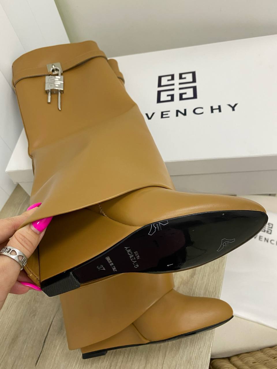 Трендовые сапоги Givenchy BP-25405 Трендовые сапоги Givenchy BP-25405