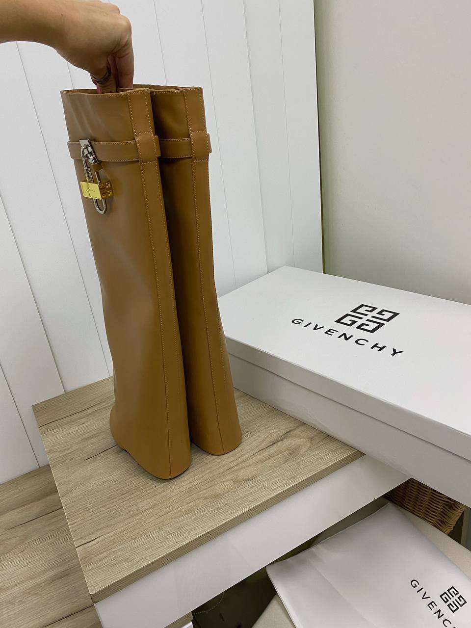 Трендовые сапоги Givenchy BP-25405 Трендовые сапоги Givenchy BP-25405