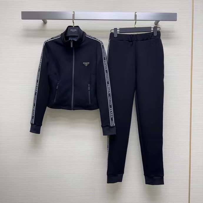 Люксовый спортивный костюм Prada BP-40817 Люксовый спортивный костюм Prada BP-40817