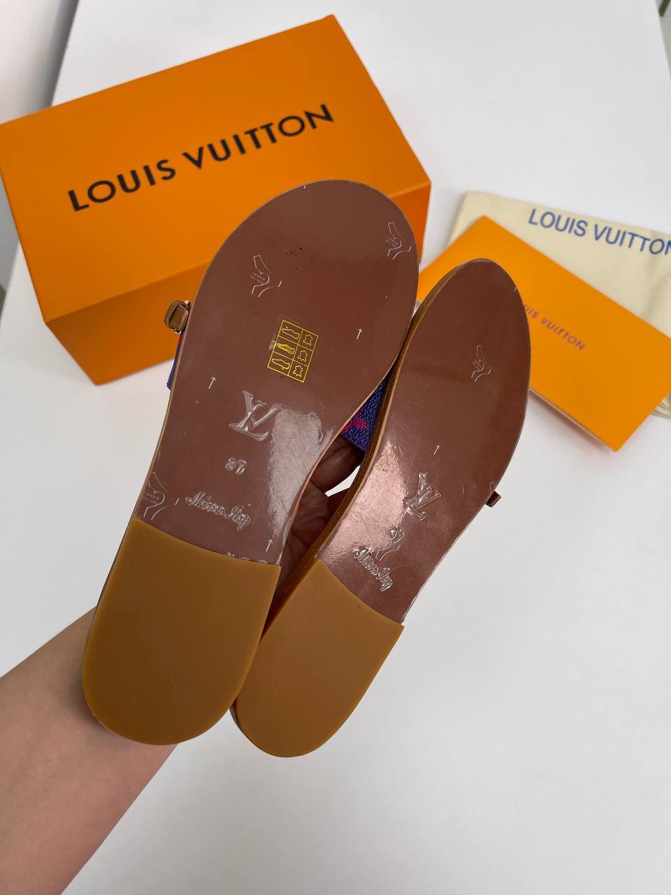 Трендовые шлёпанцы Louis Vuitton BP-15190 Трендовые шлёпанцы Louis Vuitton BP-15190
