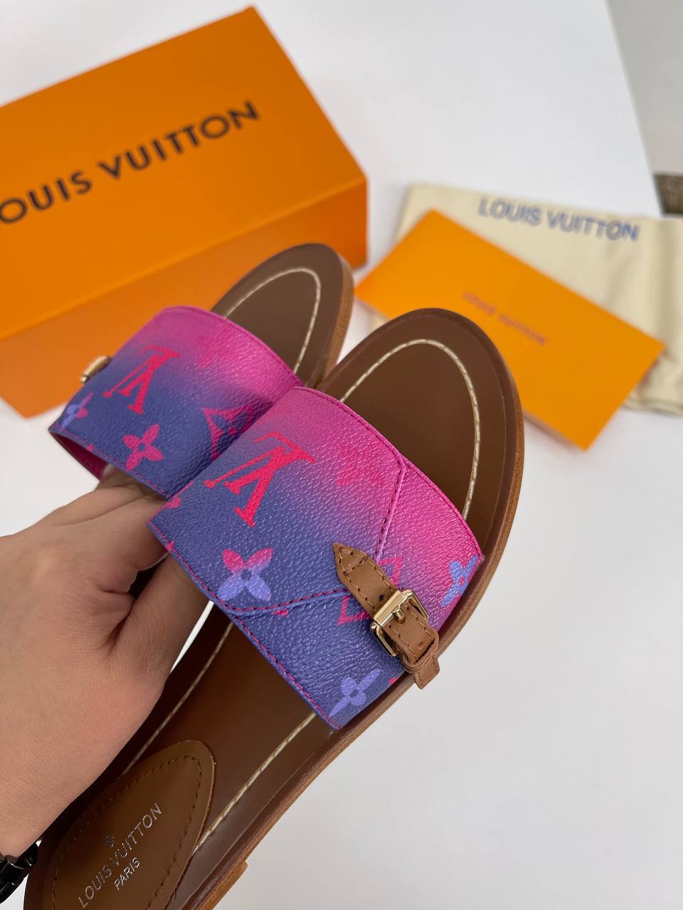 Трендовые шлёпанцы Louis Vuitton BP-15190 Трендовые шлёпанцы Louis Vuitton BP-15190