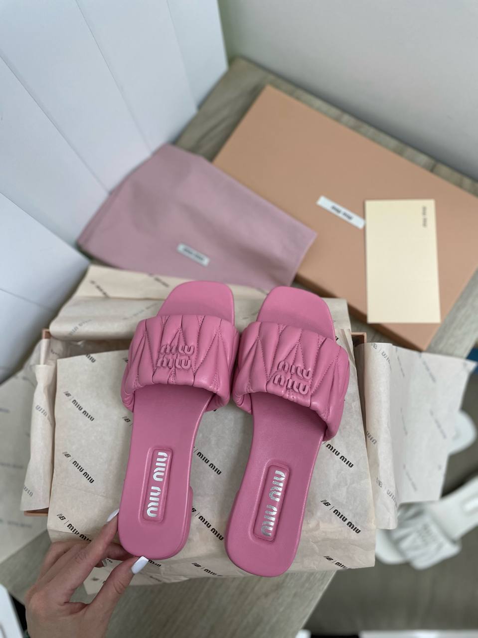 Дизайнерские шлепанцы Miu Miu BP-30735 Дизайнерские шлепанцы Miu Miu BP-30735