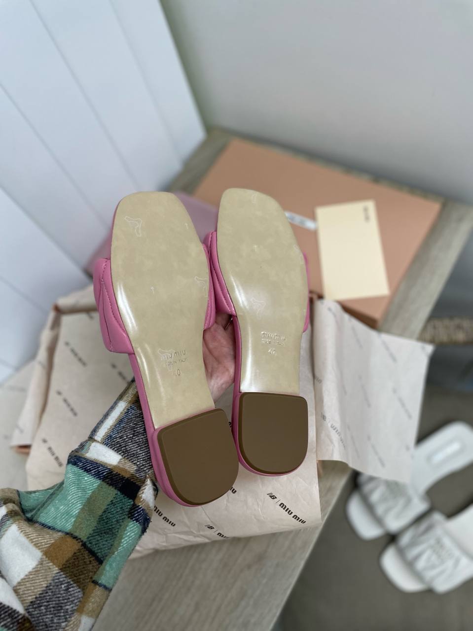 Дизайнерские шлепанцы Miu Miu BP-30735 Дизайнерские шлепанцы Miu Miu BP-30735