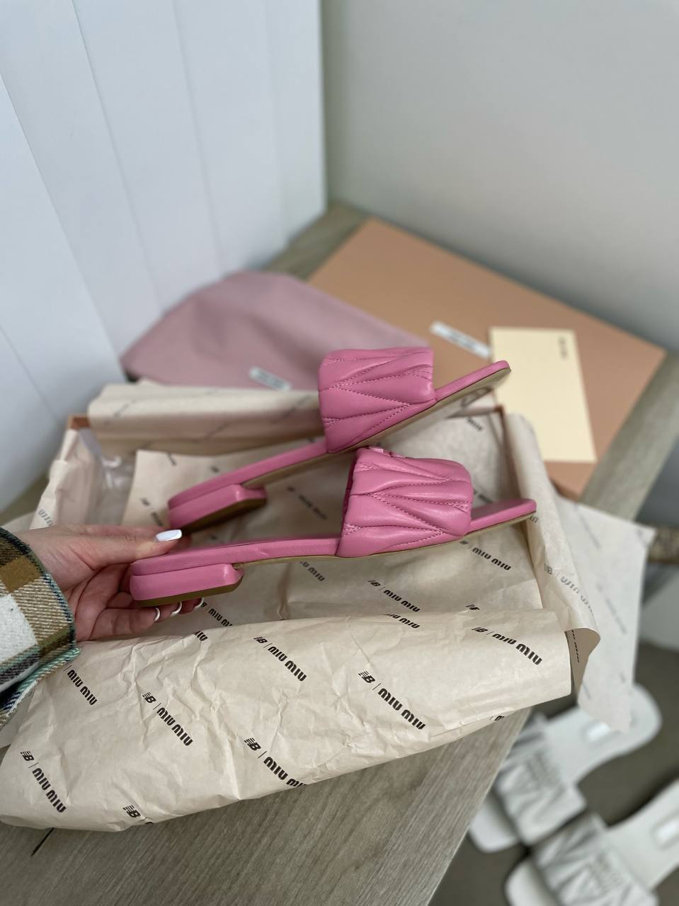 Дизайнерские шлепанцы Miu Miu BP-30735 Дизайнерские шлепанцы Miu Miu BP-30735