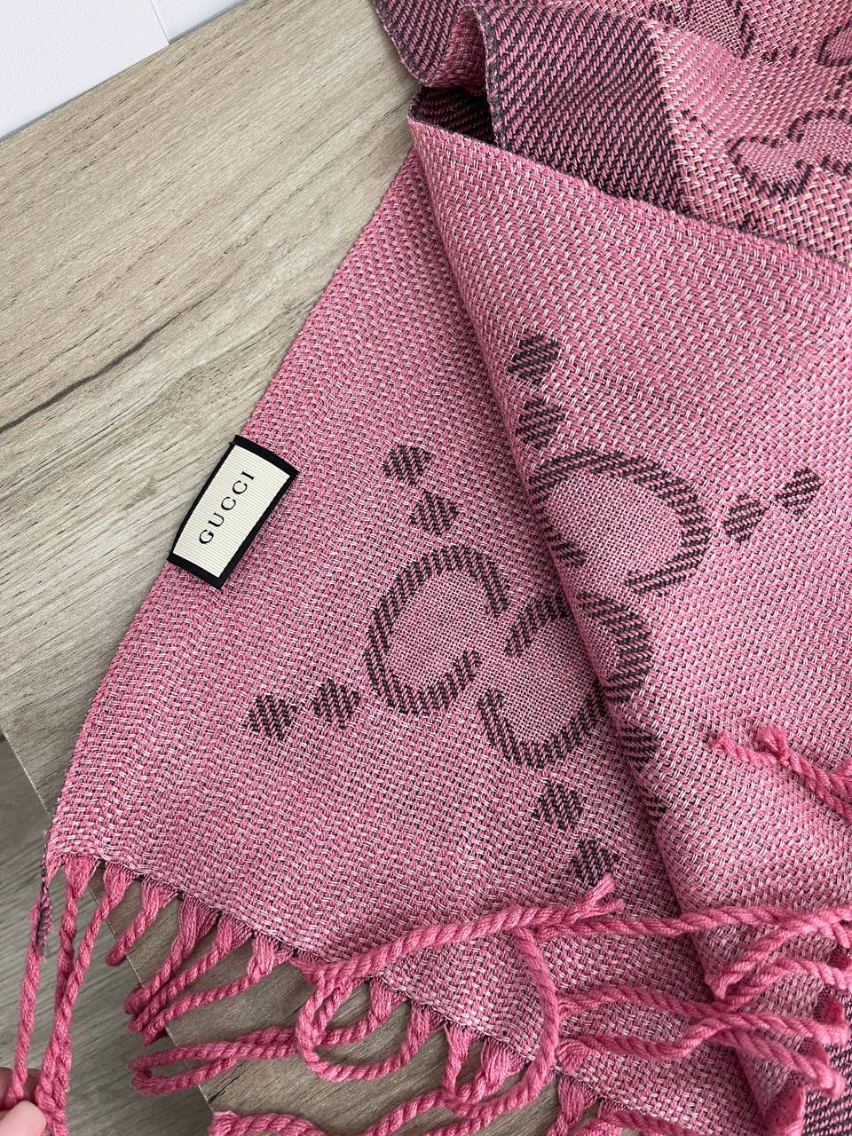 Элегантный палантин Gucci BP-25534 Элегантный палантин Gucci BP-25534