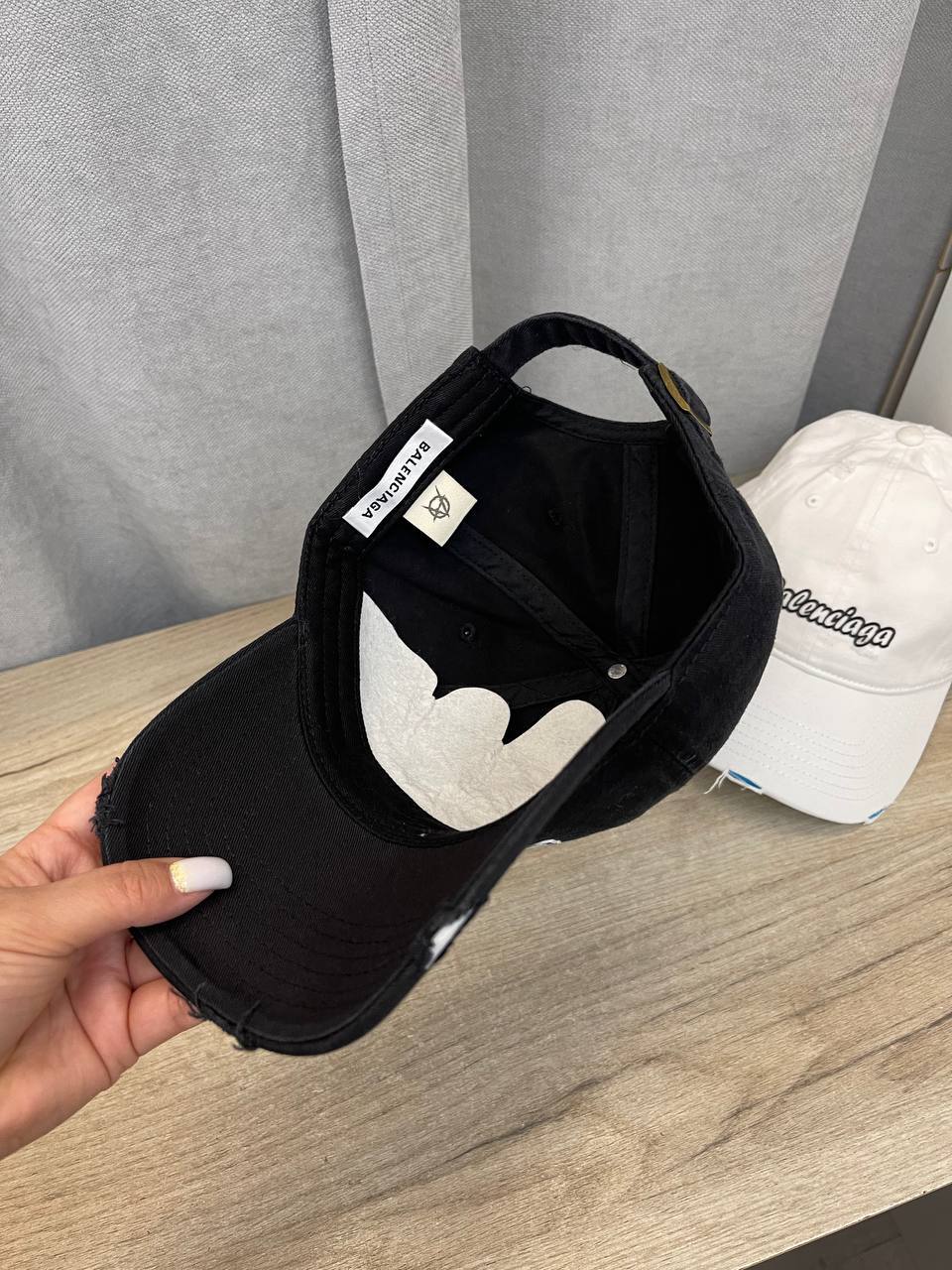 Дизайнерская бейсболка Balenciaga BP-39862 Дизайнерская бейсболка Balenciaga BP-39862