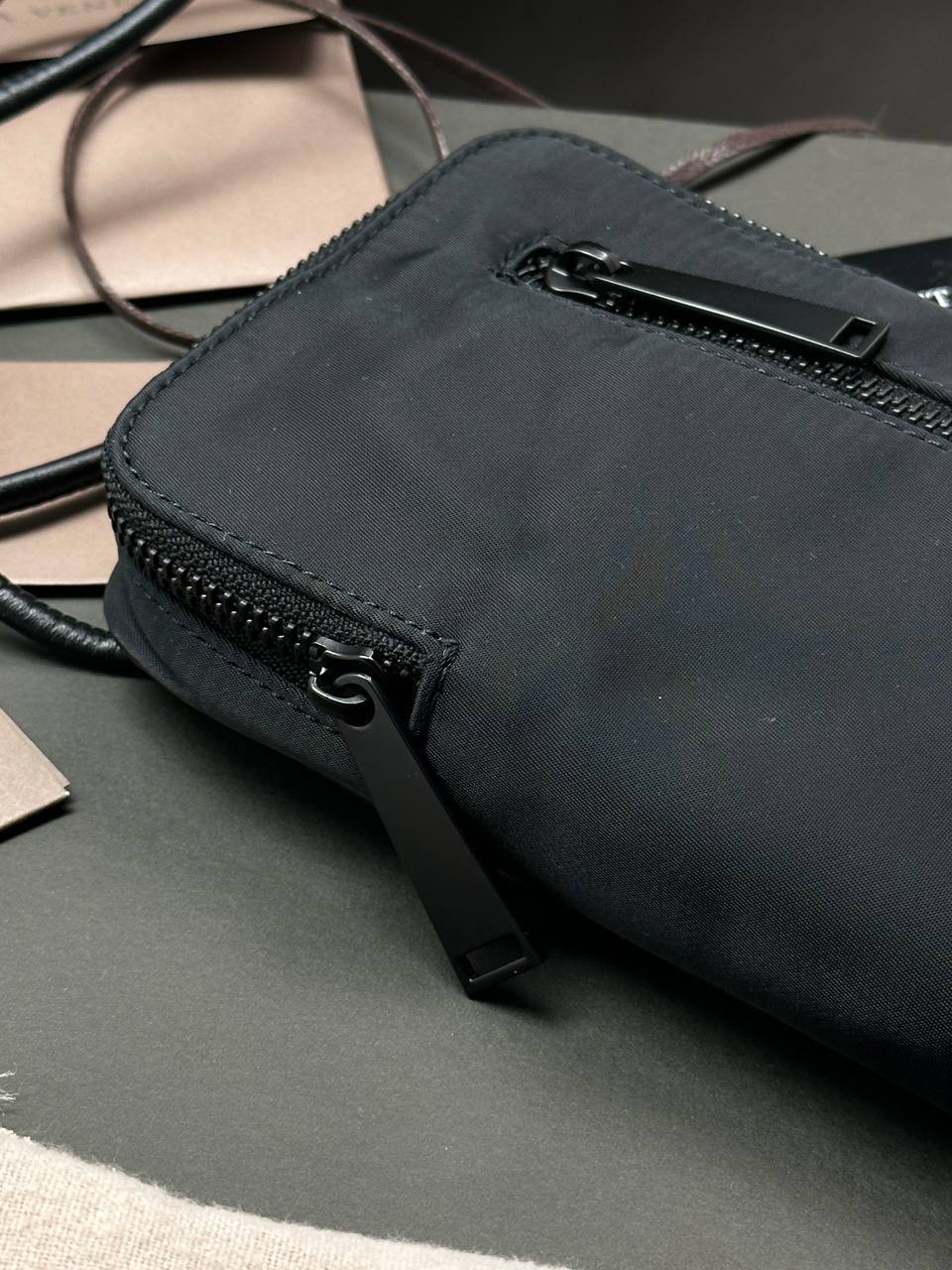 Дизайнерский мессенджер для телефона Bottega Veneta BP-30281 Дизайнерский мессенджер для телефона Bottega Veneta BP-30281