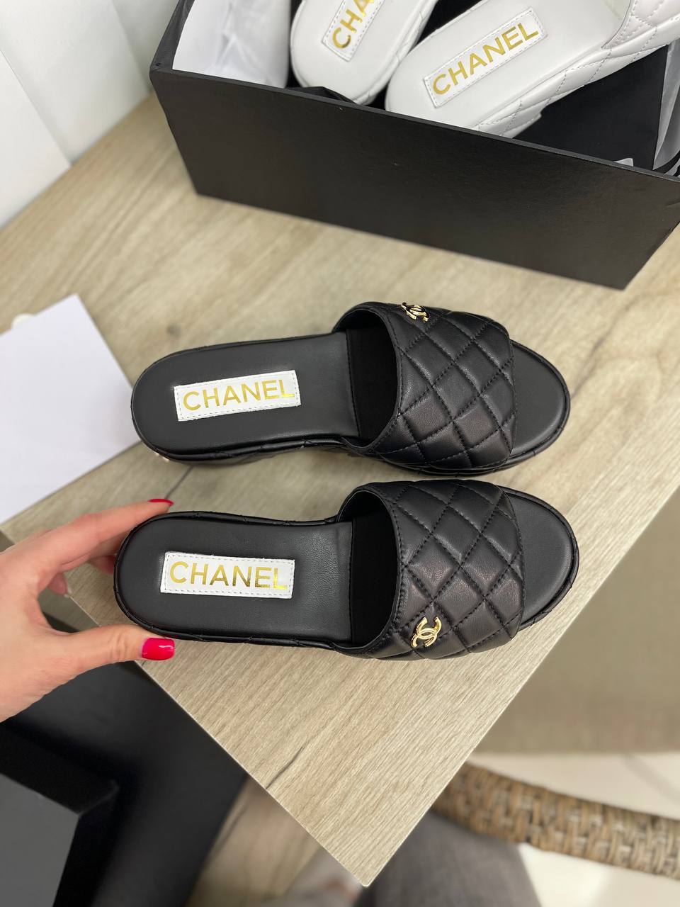 Трендовые шлепанцы Chanel BP-31158 Трендовые шлепанцы Chanel BP-31158