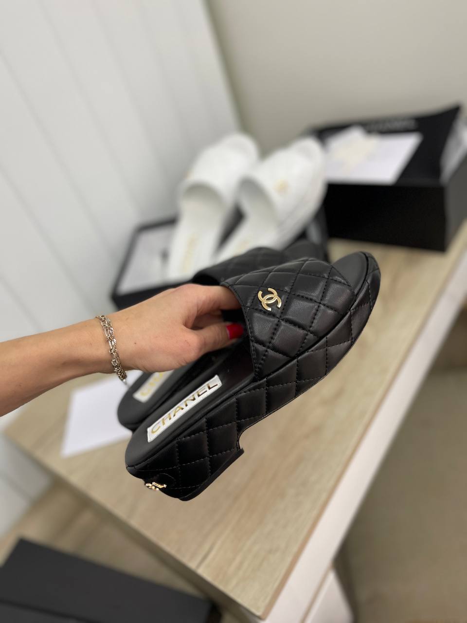 Трендовые шлепанцы Chanel BP-31158 Трендовые шлепанцы Chanel BP-31158