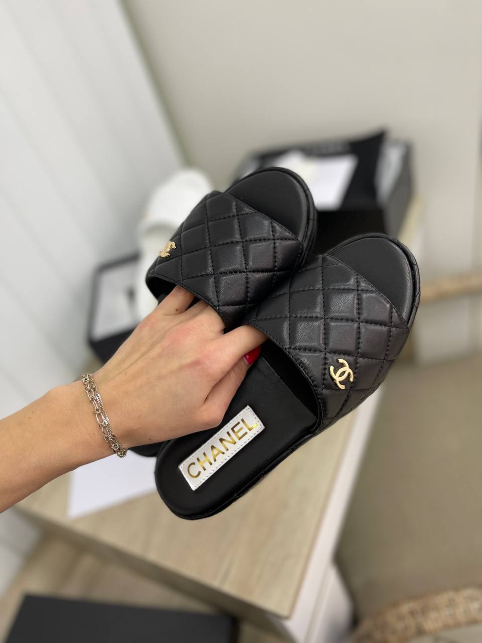 Трендовые шлепанцы Chanel BP-31158 Трендовые шлепанцы Chanel BP-31158