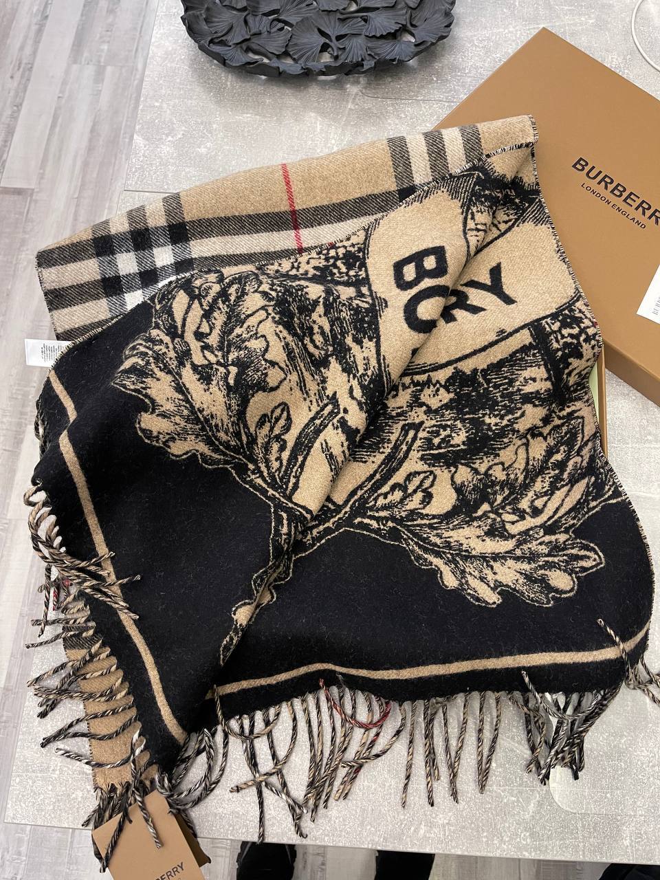 Элегантный палантин Burberry BP-42971 Элегантный палантин Burberry BP-42971