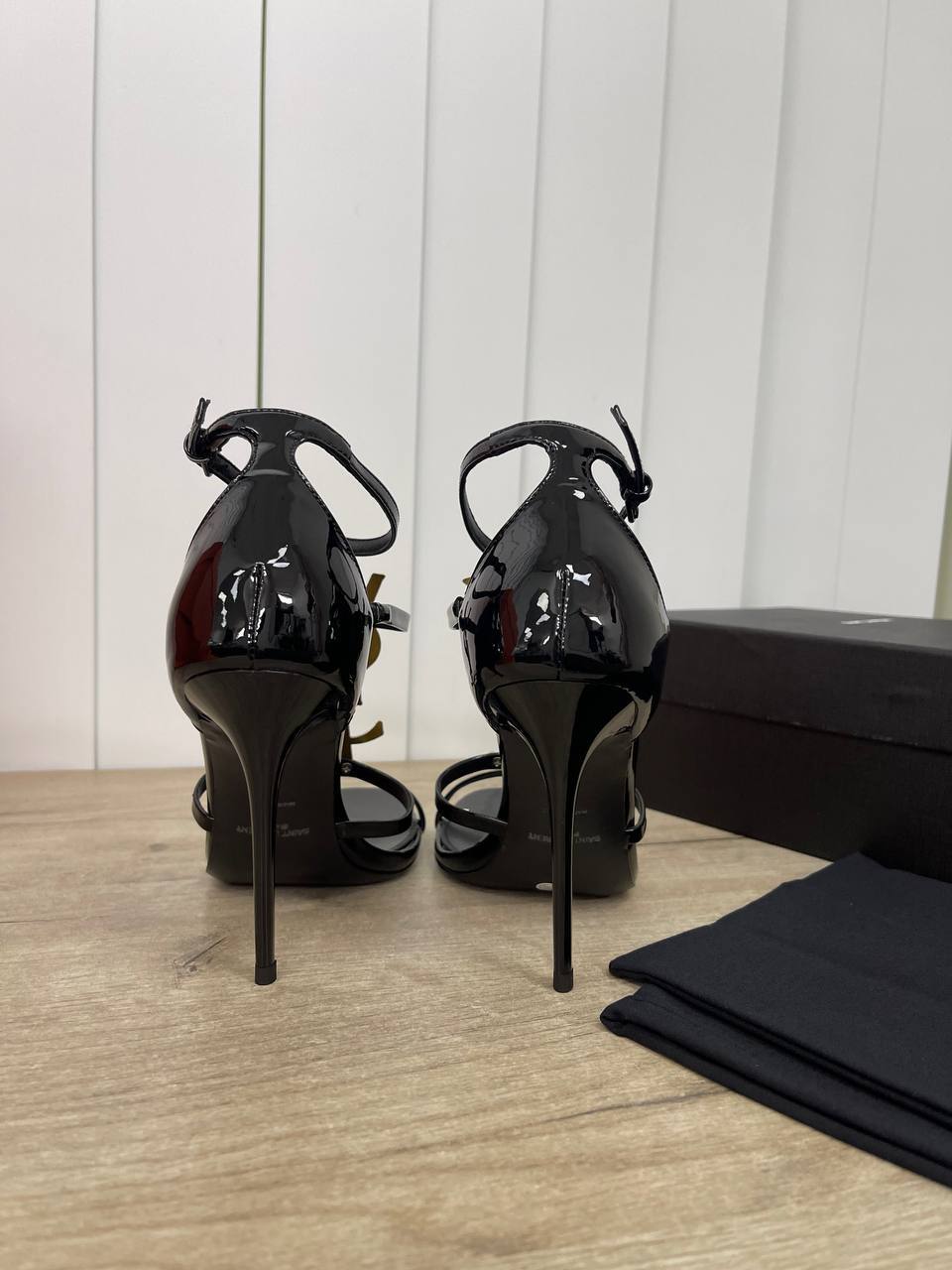 Босоножки люкс Yves Saint Laurent BP-36975 Босоножки люкс Yves Saint Laurent BP-36975