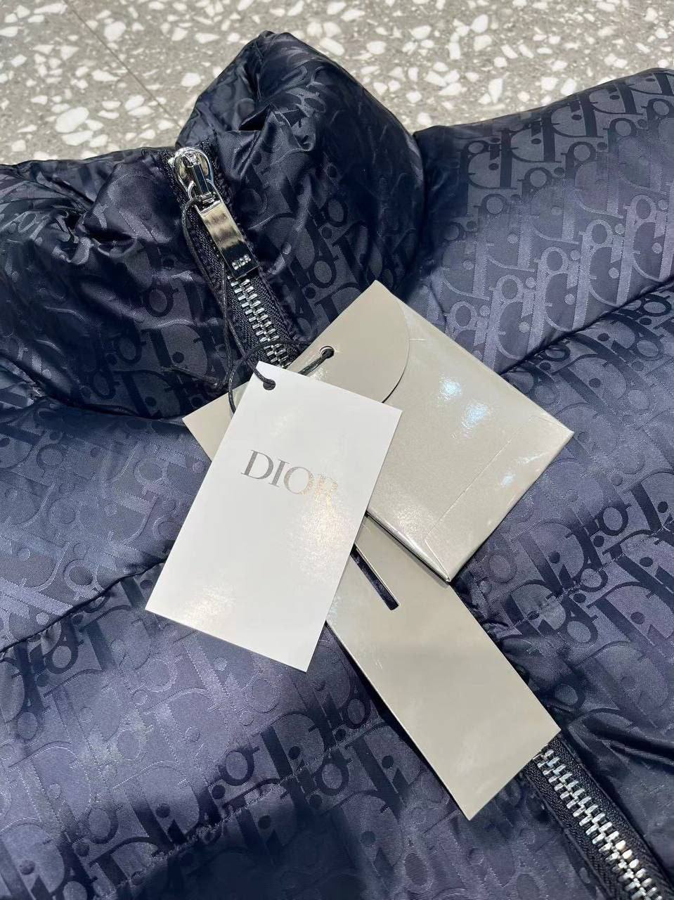 Пуховой жилет темно-синий Oblique Christian Dior BP-258493 Пуховой жилет темно-синий Oblique Christian Dior BP-258493