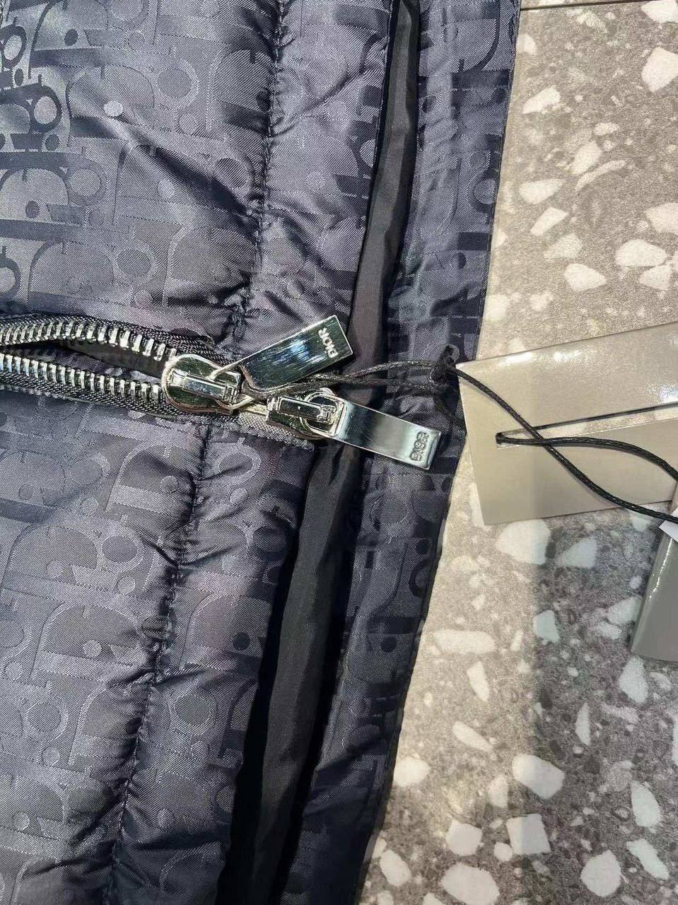 Пуховой жилет темно-синий Oblique Christian Dior BP-258493 Пуховой жилет темно-синий Oblique Christian Dior BP-258493