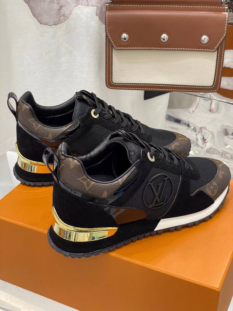 Кожаные кроссовки Louis Vuitton BPLUX12562 Кожаные кроссовки Louis Vuitton BPLUX12562