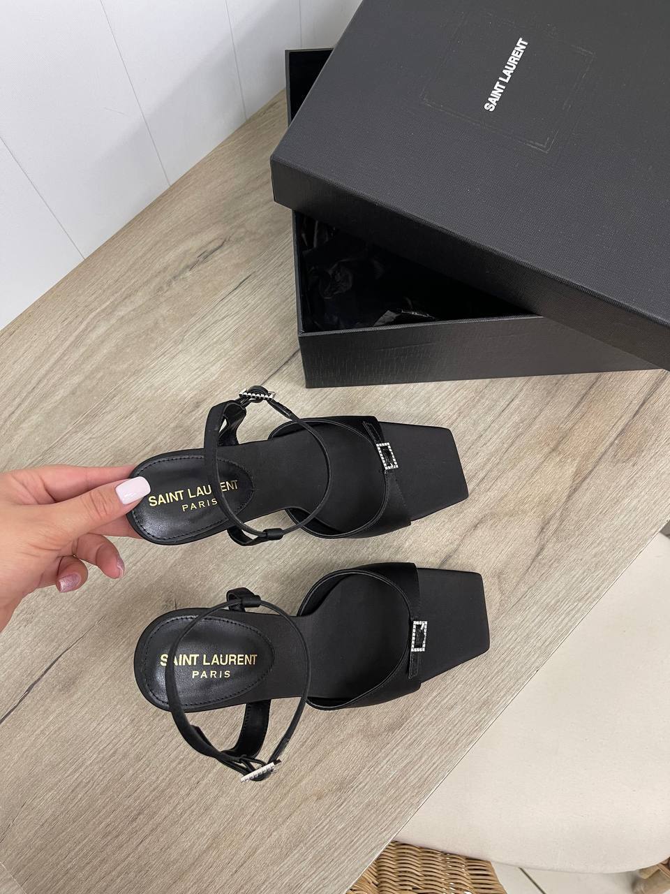 Дизайнерские босоножки Yves Saint Laurent BP-34564 Дизайнерские босоножки Yves Saint Laurent BP-34564