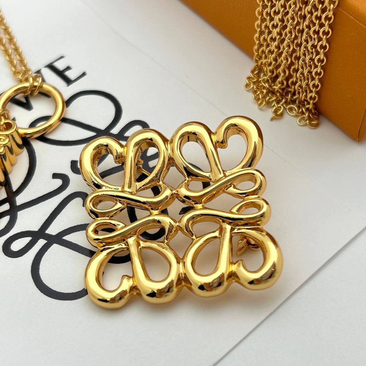 Трендовая брошь Loewe BP-52587 Трендовая брошь Loewe BP-52587