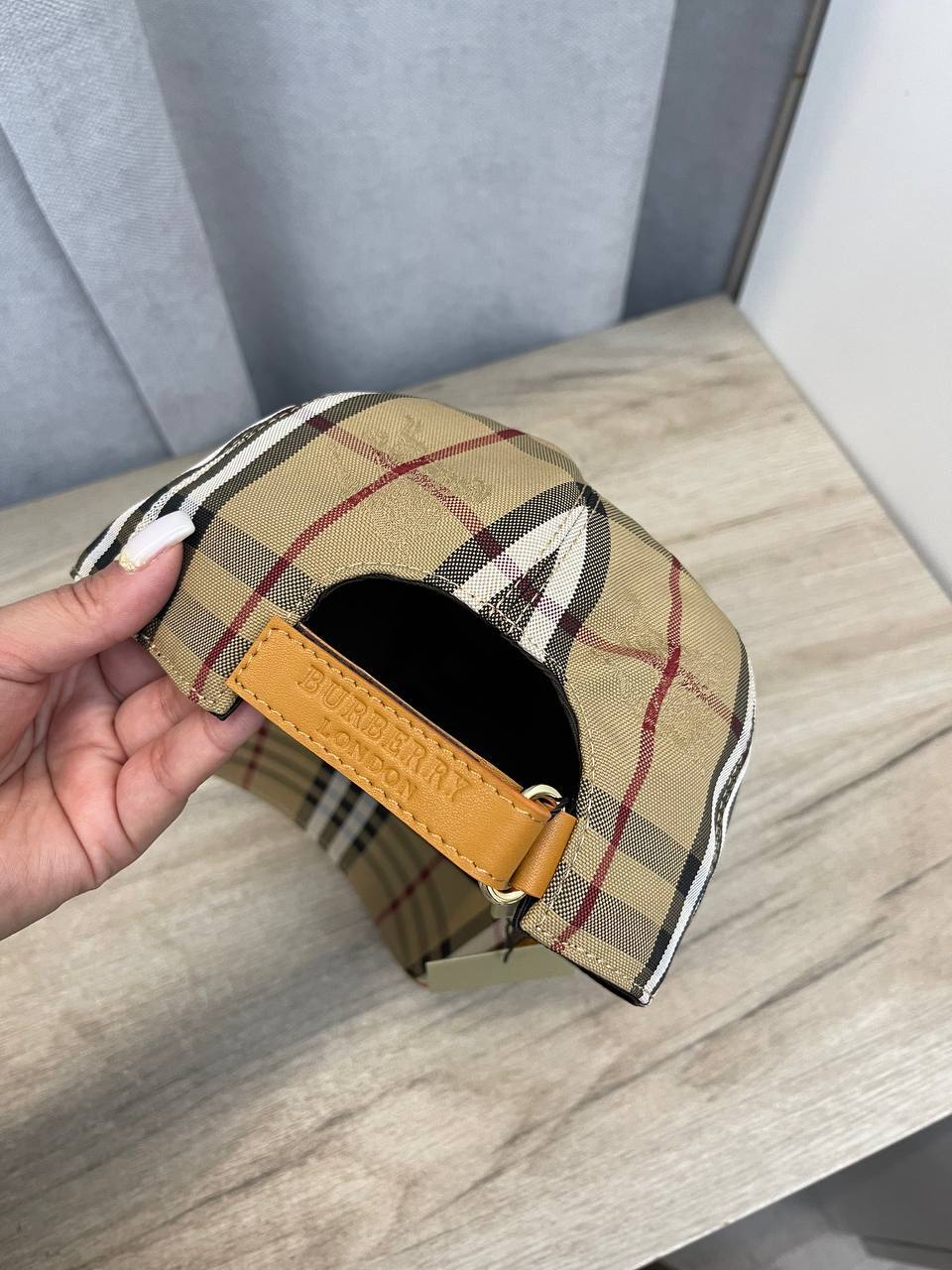 Бейсболка коллекционная Burberry BP-39867 Бейсболка коллекционная Burberry BP-39867