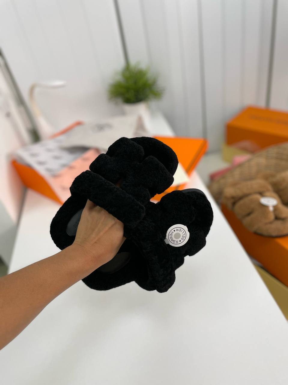 Hermes BP-17763 люкс меховые тапочки Hermes BP-17763 люкс меховые тапочки