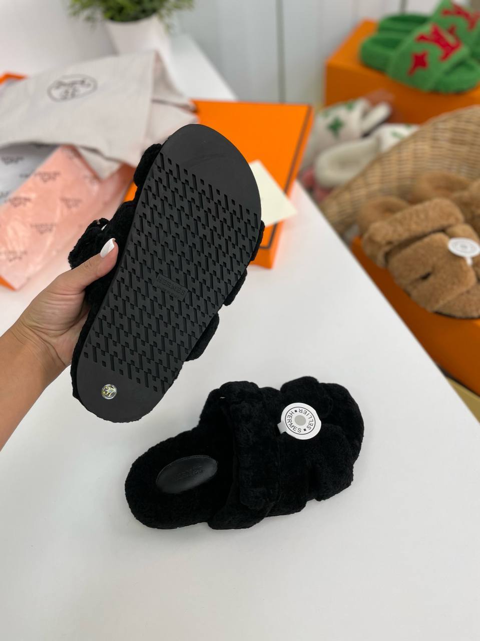 Hermes BP-17763 люкс меховые тапочки Hermes BP-17763 люкс меховые тапочки