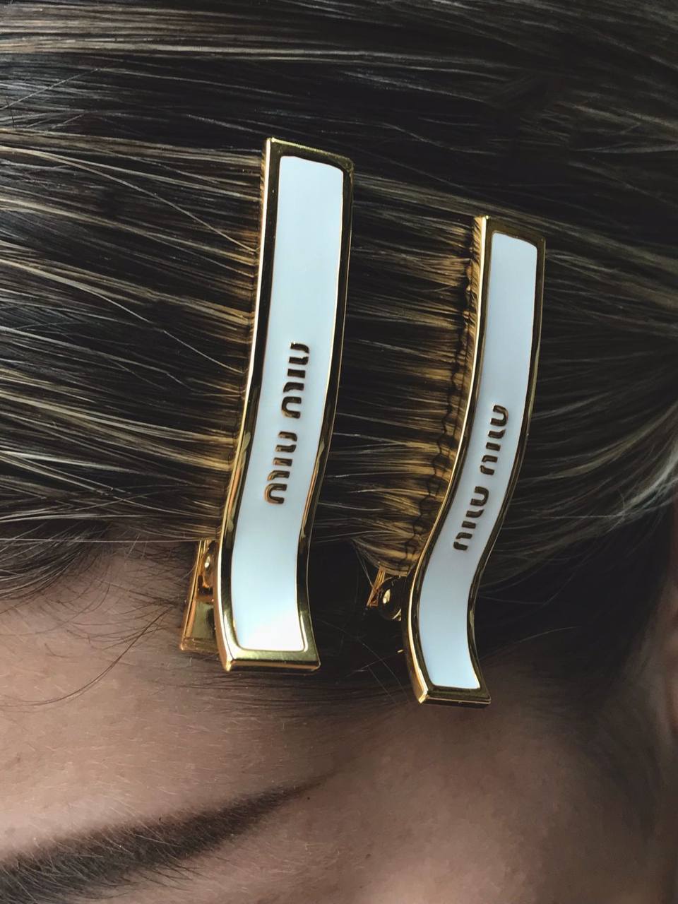 Элитная пара заколок Miu Miu BP-37905 Элитная пара заколок Miu Miu BP-37905