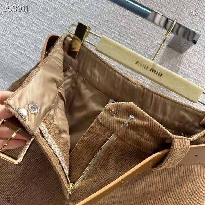 Повседневные шорты Miu Miu BP-42752 Повседневные шорты Miu Miu BP-42752