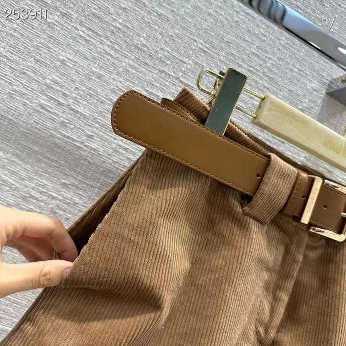 Повседневные шорты Miu Miu BP-42752 Повседневные шорты Miu Miu BP-42752